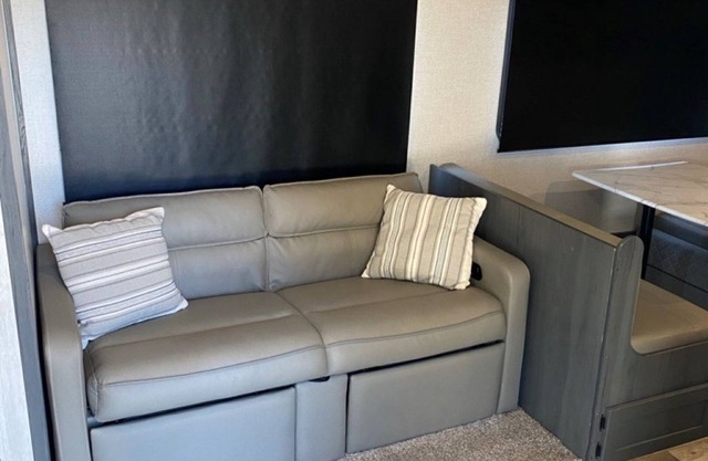 Cozy 2-bedroom RV in a pleasant campground in brilliant Florence with AC, WiFi.