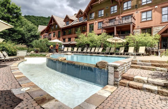 Cozy 2-bedroom ski-in/ski-out condo at Versant Soleil Mont Tremblant