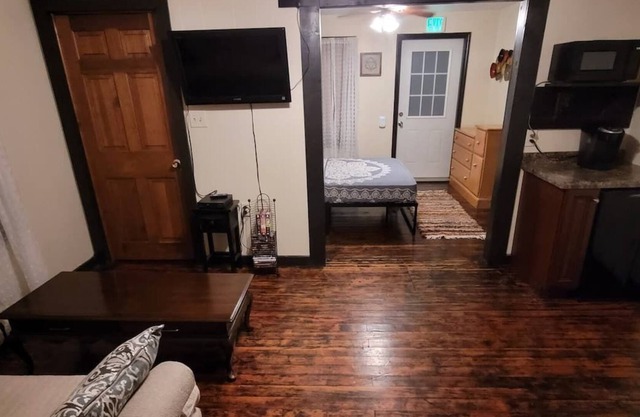 cozy, 2 room, studio efficiency apartment suite(A)