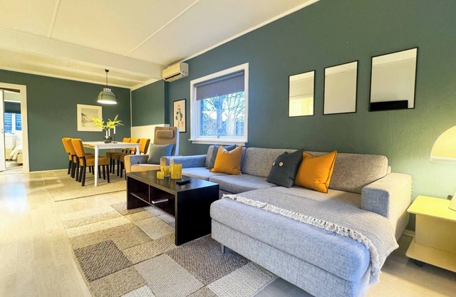 Cozy 2BR apartment with parking