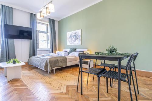 Cozy 2BR Apt Prime Vienna Location for Longstays