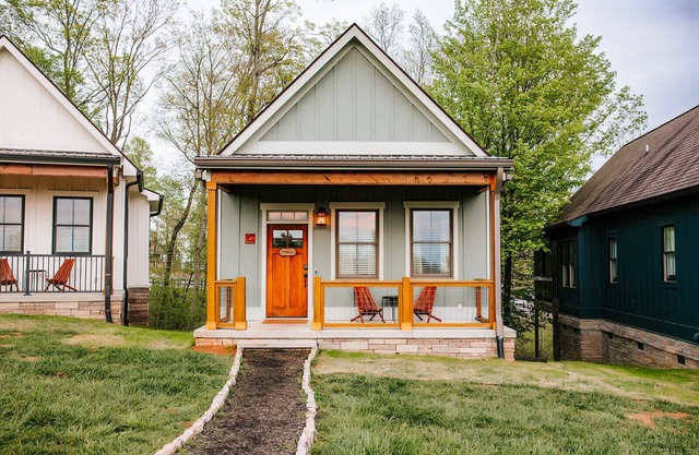 Cozy 2BR Cabin C by MHM Luxury Properties