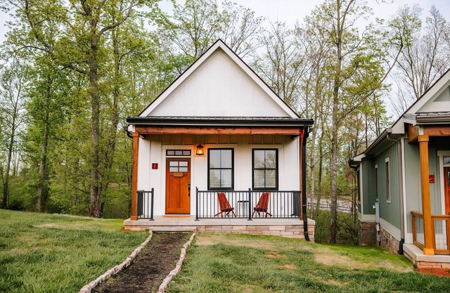 Cozy 2BR Cabin D by MHM Luxury Properties
