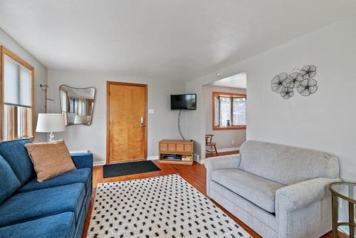 Cozy 2BR Retreat with Deck, AC, Garage - Pet Friendly