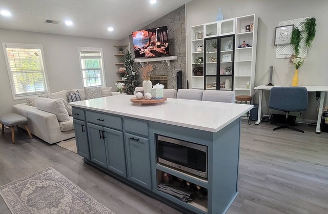 Cozy 3/2 Home Best Food Atl, Pet-Friendly, Quiet Safe, Fenced Yard, Privacy