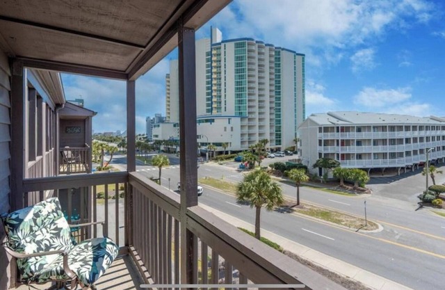 Cozy 3-bedroom condo with AC, WiFi in charming North Myrtle Beach