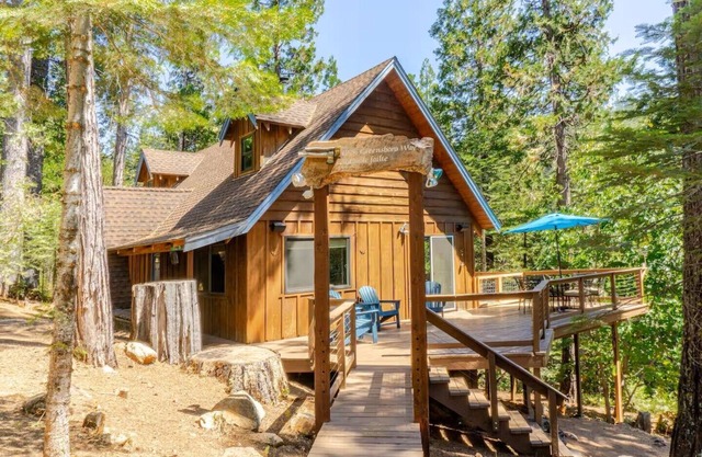 Cozy 3-Bedroom Cabin in Charming Arnold with WiFi, AC, Pac-Man Machine