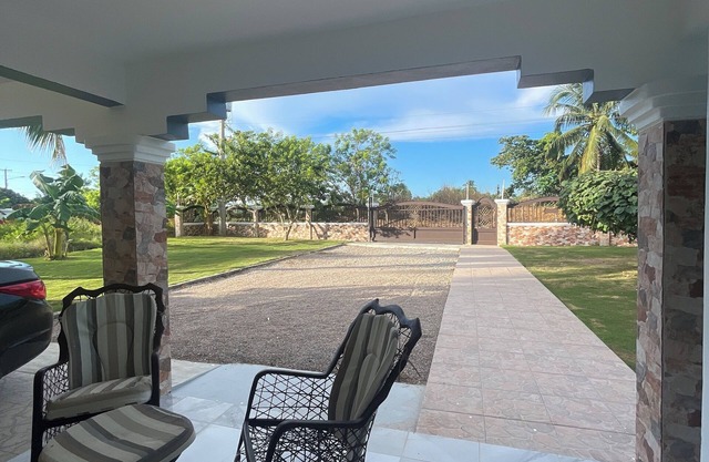 Cozy 3-Bedroom gated house with AC, WiFi, and TV: comfort and relaxation await.