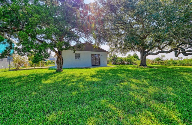 Cozy 3 Bedroom Home. Pet Friendly!