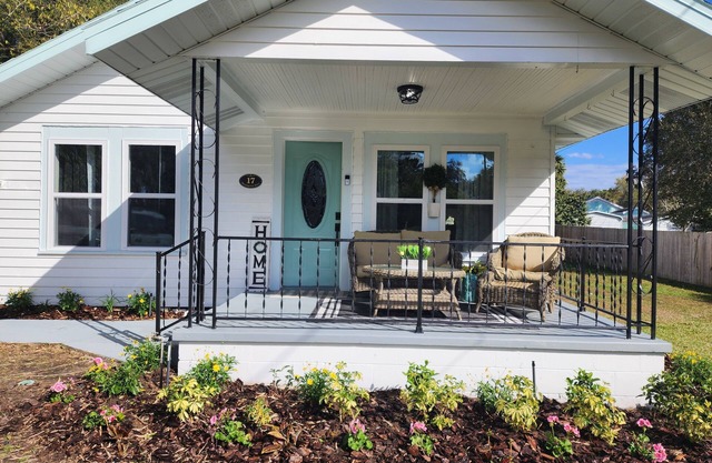 Cozy 3-bedroom house in charming Eustis with WiFi, AC