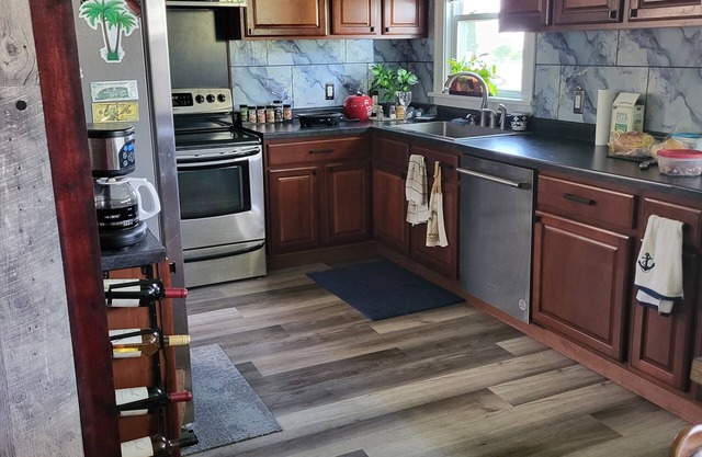 Cozy 3 bedroom house off the Historical Stage Couch Trail in Lena Ill