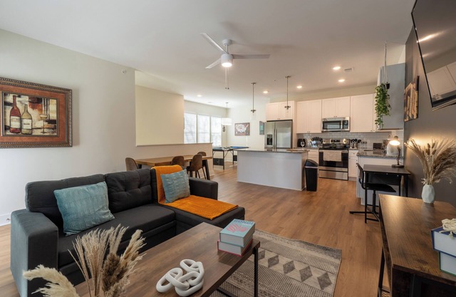 *Cozy 3-Bedroom Retreat in Wilmington* Discover the perfect stay at this stylish 3-bedroom home