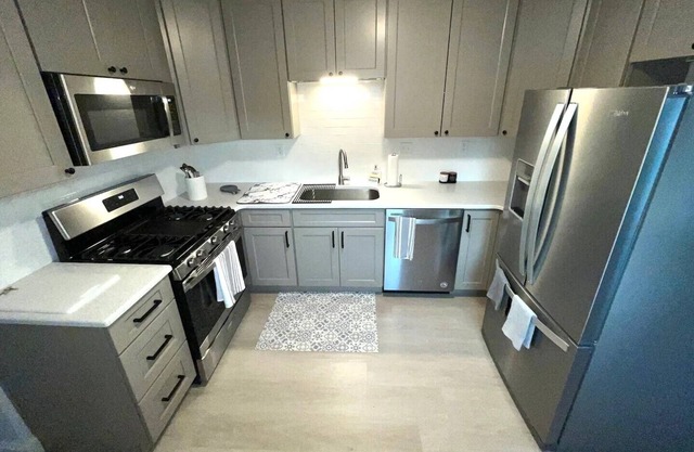 Cozy 3 BR/2 BA Downtown Winter Garden Cottage property.