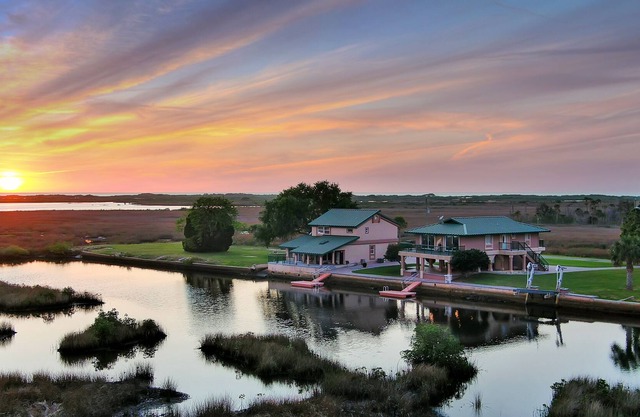 Cozy 3 BR Waterfront Vacation Home For Your Fishin Adventures!