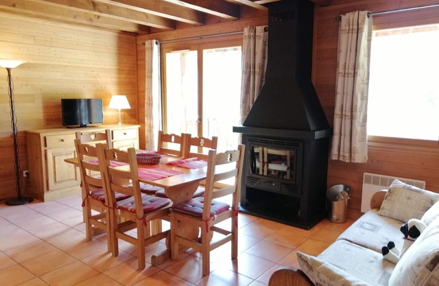Cozy 3-room chalet with fireplace in Pra-Loup