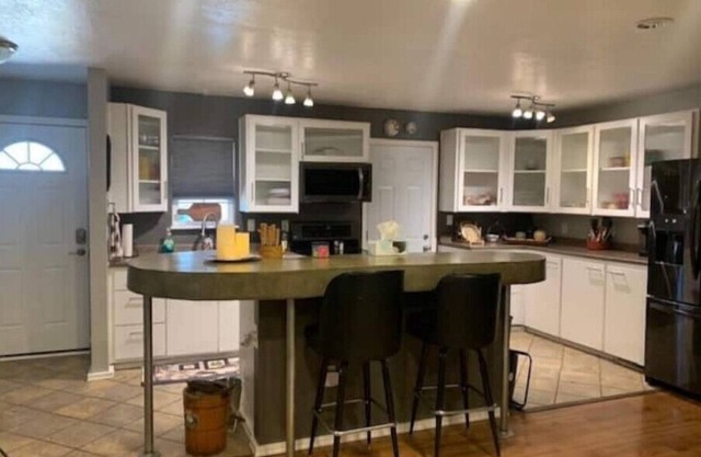 Cozy 3bd. 2bth home, Panoramic views, near UNR, DT, FRWY & RENO AIRPORT.