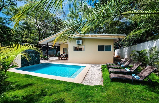 Cozy 3bd private house & pool & walk to beach - Pets welcome!