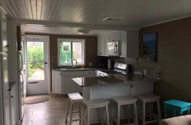 Cozy 3BDR Matunuck Beach Cottage