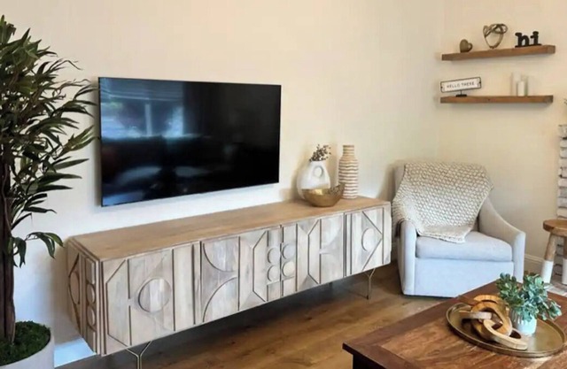 Cozy 3Br 2Ba home with Yoga/Gym room. Best Location!