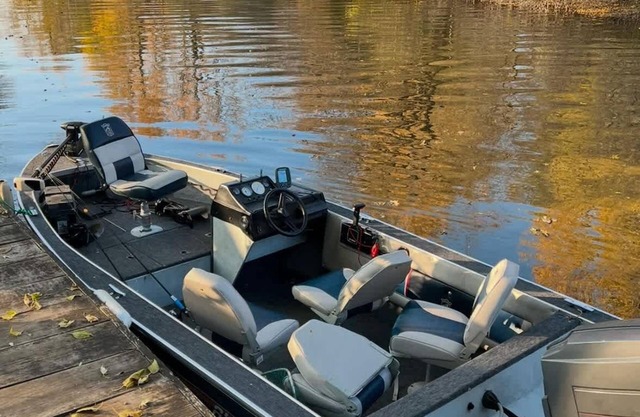 Cozy 3BR Cabin with Hot Tub on Nippersink Creek