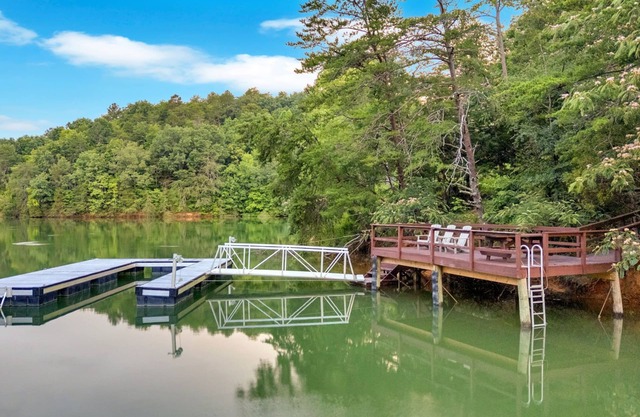 Cozy 3BR Lake Access w/Sauna!