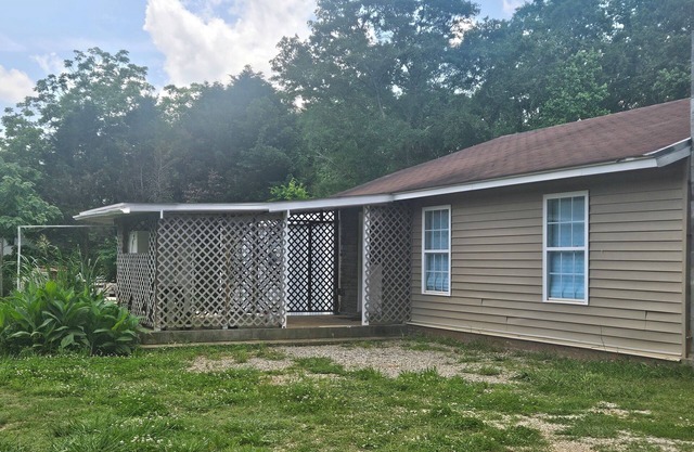 Cozy 4-bedroom home with WiFi, AC in charming town of Honea Path