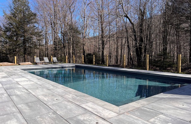 Cozy 4-bedroom Mountain Home with Pool & Hot Tub in Enchanting Elka Park