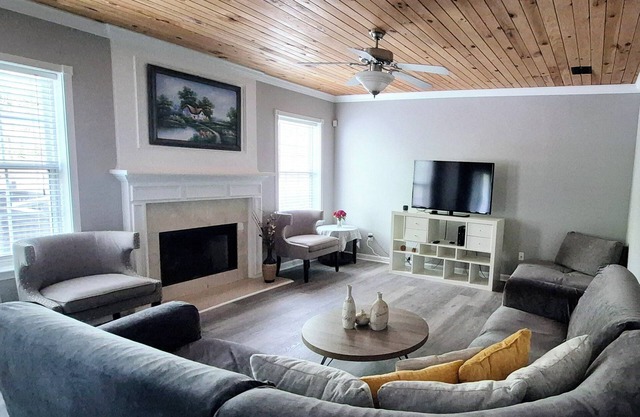 Cozy 5-bedroom Home with Spacious Deck