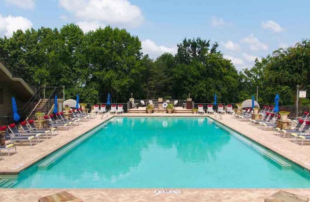 Cozy Accessible Lakeside House with Deck & Bbq!