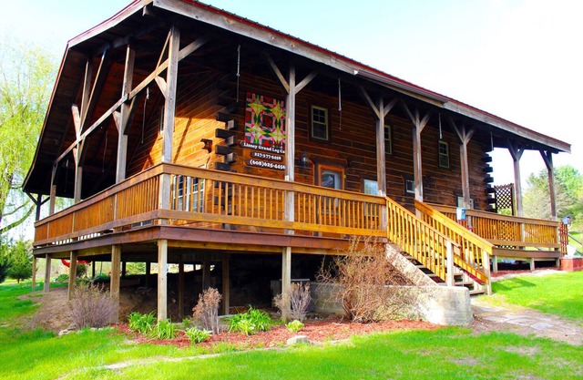 Cozy Amish built cabin in the heart of the Kickapoo Valley Reserve State Park.