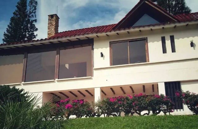 Cozy and Beautiful farm in Lago Calima Valle!