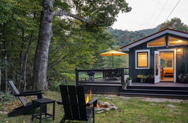 Cozy and comfortable, recently update studio house near Highlands and Cashiers