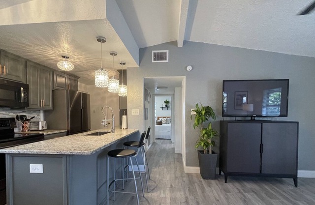 Cozy and Convenient in the City