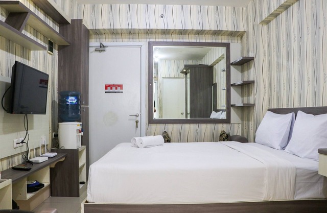 Cozy And Enjoy Studio Room At Green Pramuka City Apartment