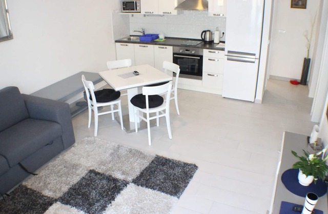 Cozy and pet-friendly 2 bedroom apartment in tourist pearl Promajna, Croatia