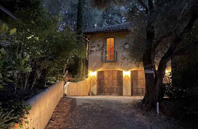 Cozy and Private Hillside Villa in St. Helena