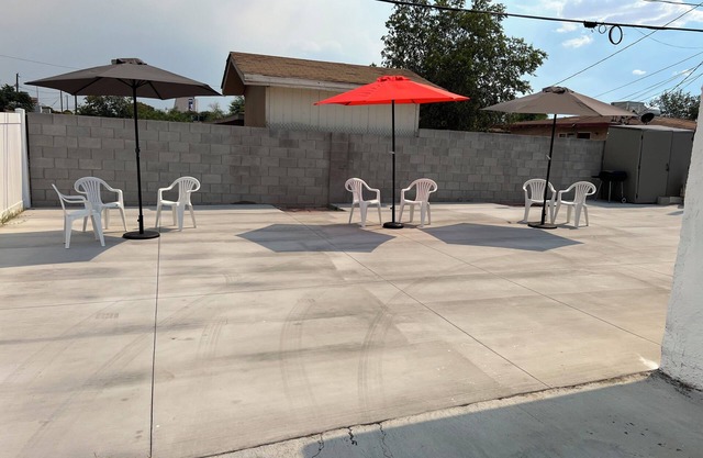 Cozy and quiet, 3 minutes from the strip, 20 minutes from the airport