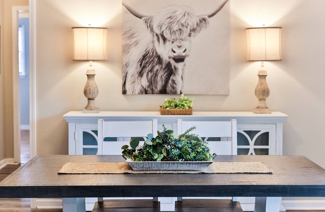 Cozy and Quiet 4Br/2Ba rancher with 1 King suite and 1 mile to JSU!