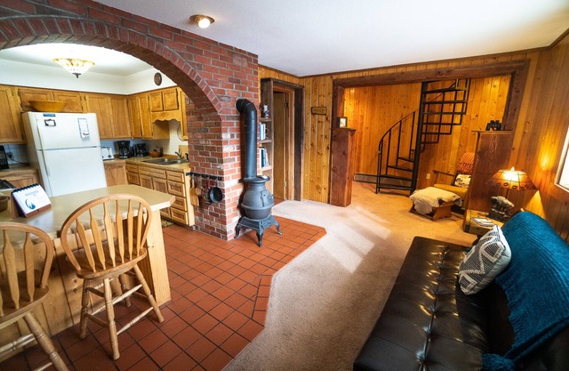 Cozy and Quiet Apt Style Cabin on the Yellowstone River