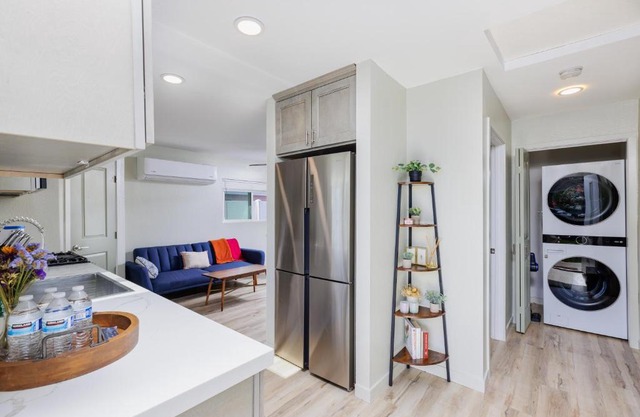 Cozy and Quiet Front House