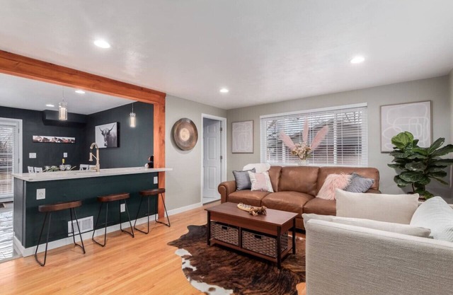 Cozy and Sophisticated 3 bedroom