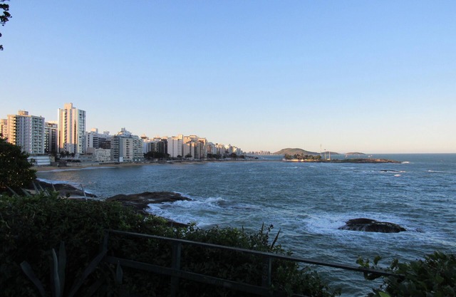 Cozy apartment facing the sea