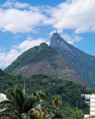 Cozy Apartment | Pool, Sauna & 350m from the Metro