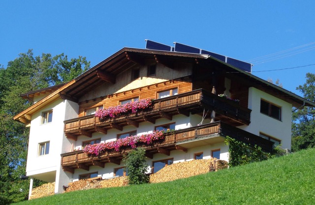 Cozy apartment with a fantastic view of the Zillertal mountains