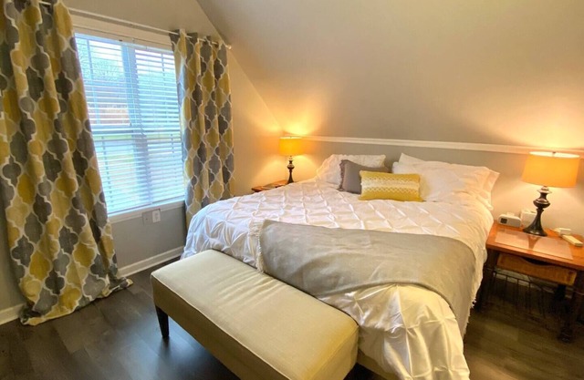 Cozy Apartment with pool, hot tub and in a quiet neighborhood