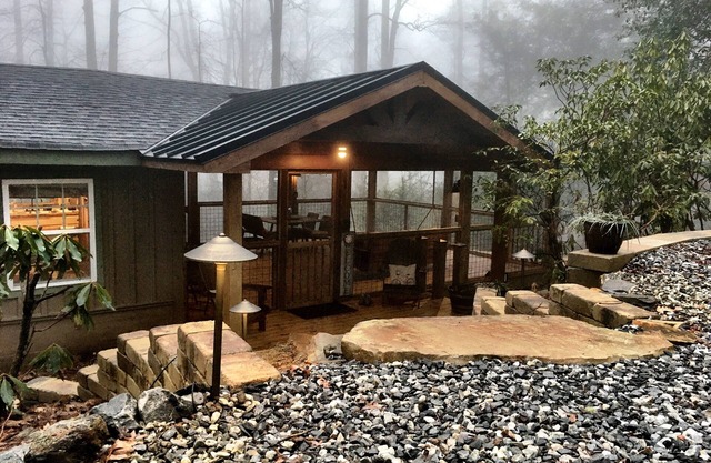 Cozy Appalachian Trail Cabin - Woody Gap & Blood Mountain in Suches, GA