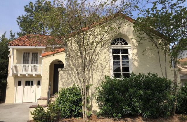 Cozy Apt near Tulane Univ with Off Street Parking on a quiet and safe street