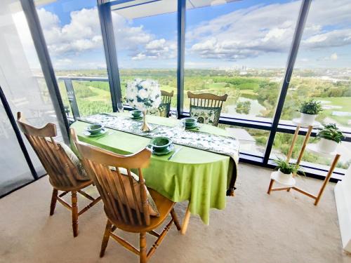 Cozy Apt w Park View by Stadiums