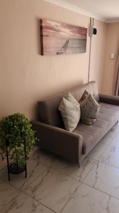 Cozy Batchelor Labiance