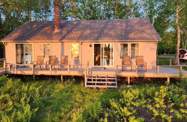 Cozy Beachfront Oceanfront Cottage near Acadia National Park!